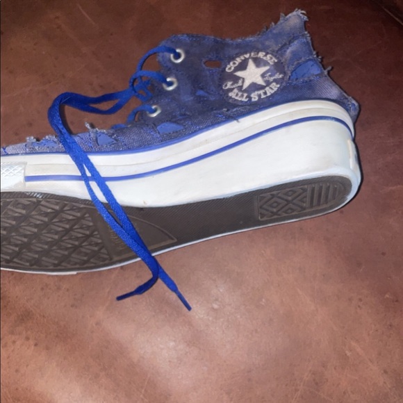 blue tattered/hole converse wedges - Picture 7 of 8